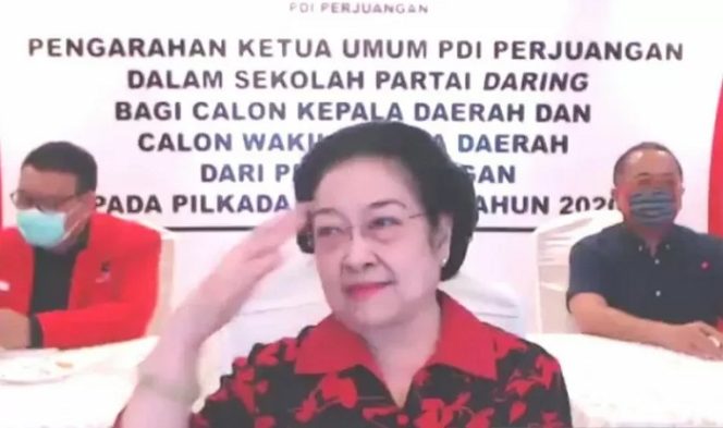 					Tangkapan layar Ketua Umum DPP PDI Perjuangan Megawati Soekarnoputri saat memberikan pengarahan kepada 129 calon kepala daerah yang mengikuti Sekolah Partai PDIP secara virtual, di Jakarta, Jumat (21/8/2020). (ANTARA/Syaiful Hakim)