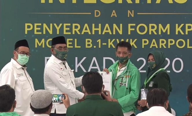 					Rahman Assegaf saat terima formulir model B.1 KWK PKB di Jakarta.