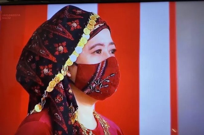 					Puan Maharani hadir di Istana pakai tekuluk bai bai dari Jambi. (ANTARA/Hanni Sofia)