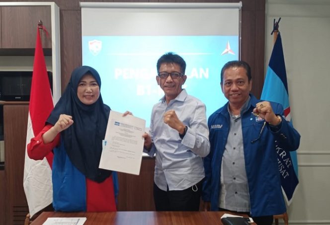 					Rahman Assegaf menerima formulir model B.1 KWK dari Partai Demokrat.