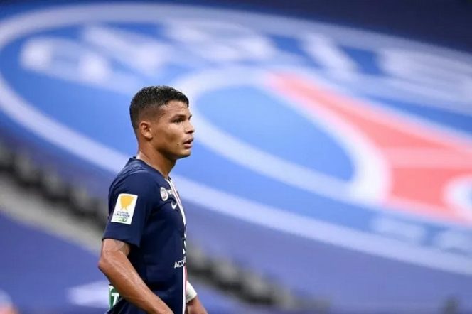 					Bek Paris Saint Germain asal Brasil, Thiago Silva dalam foto arsip 31 Juli 2020 saat tinnya melawanOlympique Lyonnais di Stade de France dalam pertandingan Liga Champions. (AFP/FRANCK FIFE)
