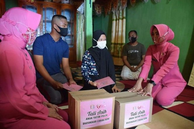 					HKGB ke-68, Bhayangkari Cabang Bone Berbagi Tali Asih