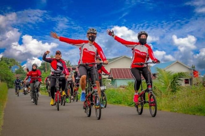 					Jaga Imun Tubuh, Kapolres Bone Gowes Bersama Anggota