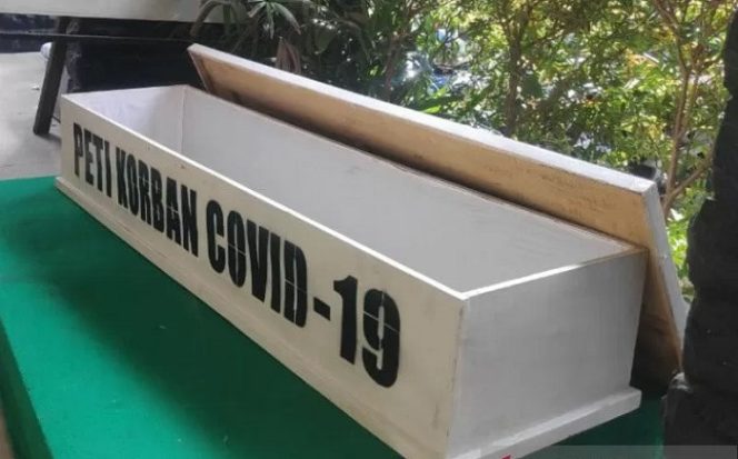 					Peti Jenazah yang digunakan untuk sosialisasi bahaya COVID-19. (ANTARA/HO/Dokumentasi Kecamatan Senen)