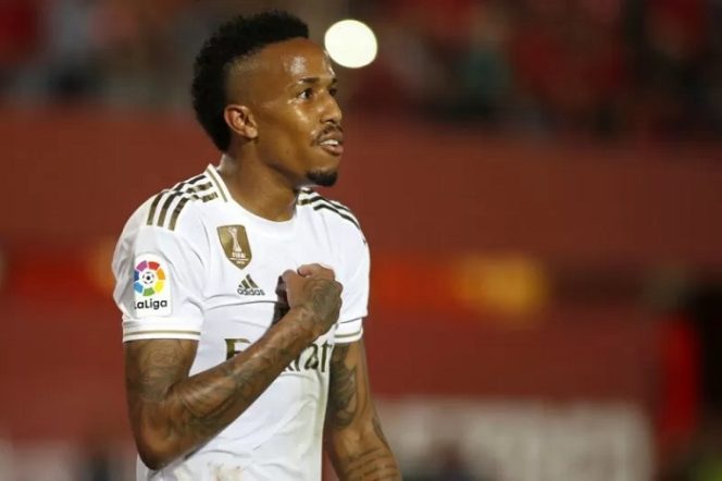 					Bek Real Madrid asal Brasil, Eder Militao. (AFP/JAIME REINA)