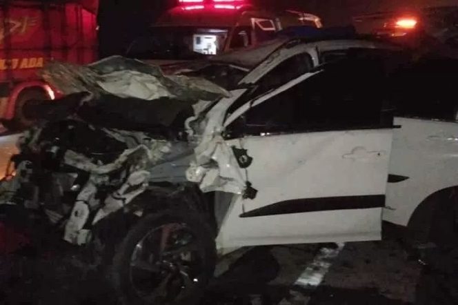 					Kendaraan Toyota Rush yang terlibat kecelakaan di Tol Cipali Km 184.300. (ANTARA/Ho Astra Cipali)