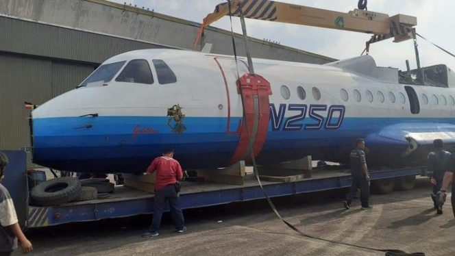 					Pembongkaran pesawat N250 Gatotkaca sebelum dimuseumkan (net)