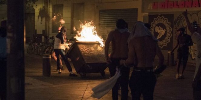 					Suasana di Paris usai PSG kalah dari Bayern Munchen di final Liga Champions 2019/2020 (AP Photo)