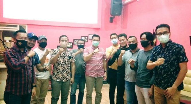 					Ketua DPD Berkarya Kota Makassar Zakaria Ibrahim bersama Tim Unit V/Keamanan Sat Intelkam Polrestabes Makassar.