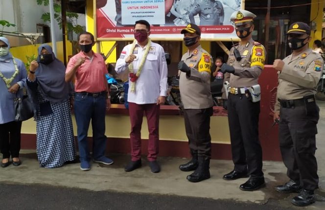 					Anggota Komisi III DPR RI dari PDIP Arteria Dahlan mengunjungi Kampung Tangguh Semeru di Desa Bolorejo, Kecamatan Kauman, Kabupaten Tulungagung, Jawa Timur, Minggu (2/8/2020), didampingi Kapolres Tulungagung AKBP Eva Guna Pandia. (BERITA.NEWS/Gunawan)