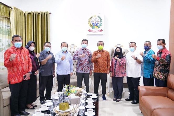 					Dirjen HAM Mualimin Abdi dan jajarannya menemui Wagub Sulsel Andi Sudirman.