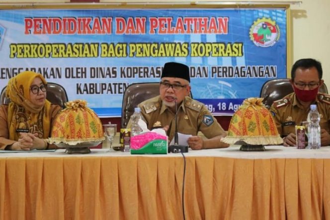 					Dinas Koperasi, UKM dan Perdagangan baru saja menggelar kegiatan Pendidikan dan Pelatihan Perkoperasian bagi Pengawas Koperasi, di Kantor Badan Amil Zakat Nasional (BAZNAS) Kabupaten Bantaeng.