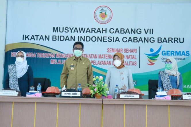 					Bupati Barru Suardi Saleh menghadiri Musyawarah Cabag (Muscab) ke-7 Ikatan Bidan Indonesia (IBI) Cabang Barru di Gedung Tower, Kantor Bupati Barru, Jumat (25/9/2020).