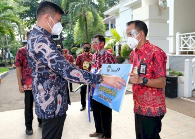 					Tingkatkan Kinerja Penyuluh KB, Pemkab Gowa Beri Bantuan Enam Kendaraan Operasional