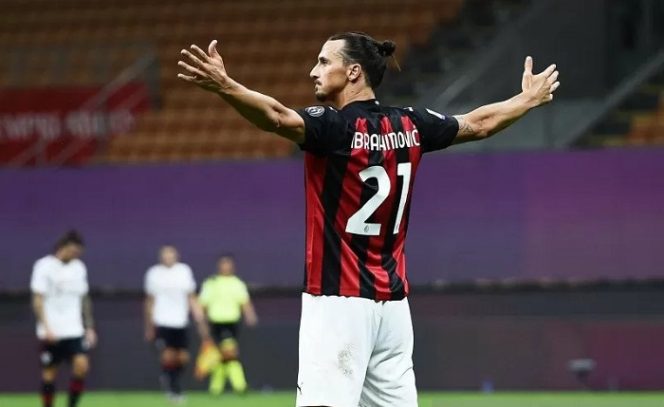 					Pemain AC Milan Zlatan Ibrahimovic merayakan gol ke gawang Cagliari pada pertandingan Liga Italia Serie A di stadion San Siro, Milan, Minggu (2/8/2020) dini hari. Milan mengakhiri musim ini dengan menang telak 3-0. ANTARA FOTO/Daniele Buff /Bildbyra via Reuters/pras.