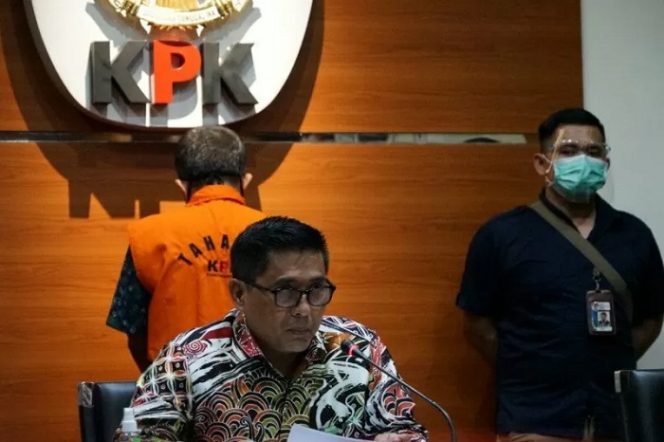 					KPK Tahan Mantan Pejabat Pemkab Subang Heri Tantan Sumaryana di Rutan Guntur