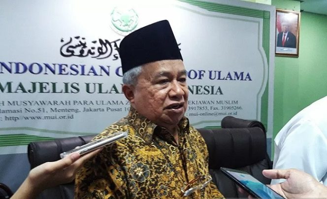 					Wakil Ketua Umum MUI Pusat KH Muhyiddin Junaidi saat diwawancarai awak media massa di Jakarta, Selasa (3/3/2020). ANTARA/Muhammad Zulfikar/aa.