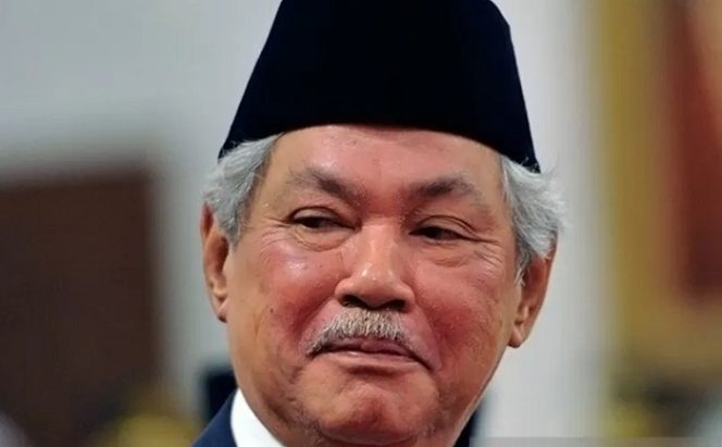 					Dokumentasi - Anggota Dewan Pertimbangan Presiden (Wantimpres) Abdul Malik Fadjar saat dilantik Presiden Joko Widodo di Istana Negara, Jakarta, Senin (19/1/2015). ANTARA FOTO/Andika Wahyu/ama/aa.