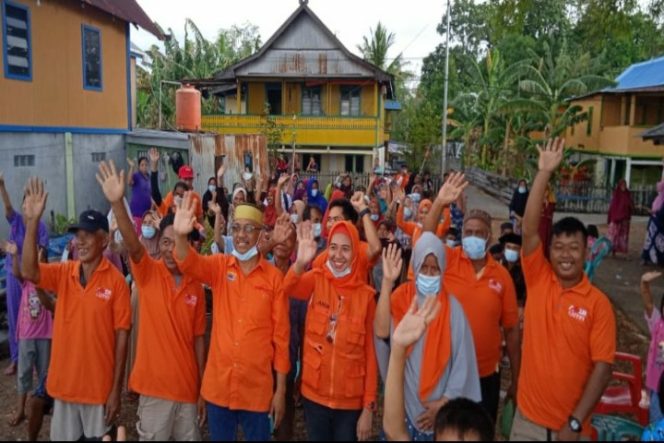 					Emak-emak dan Nelayan di Pulau Podang-podang Solid Pilih Anir-Lutfi