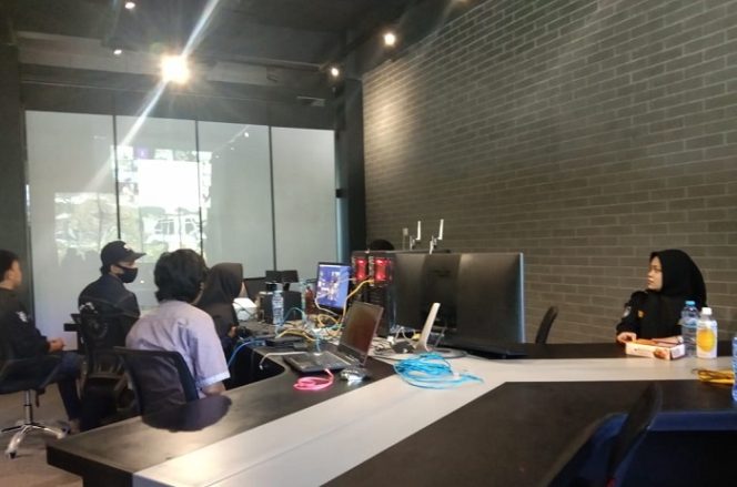 					Sosialisasi online Maba Fikom UMI Makassar.