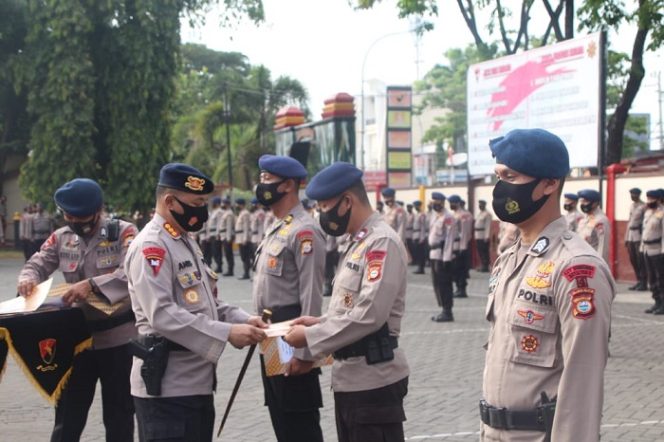 					11 Personel Batalyon C Pelopor Terima Penghargaan dari Kapolda Sulsel