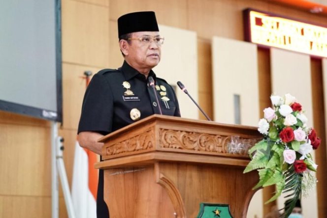 					Bupati Luwu H Basmin Mattayang.