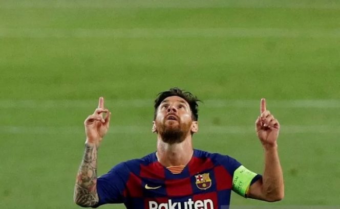 					Pemain sepakbola Barcelona Lionel Messi melakukan selebrasi setelah mencetak gol ketiga melawan Napoli yang kemudian ditolak setelah tinjauan asisten wasit video (VAR), saat pertandingan Liga Champions berlanjut di tempat tertutup menyusul penyebaran penyakit virus korona (COVID-19) di Camp Nou, Barcelona, Spanyol, Sabtu (8/8/2020). REUTERS/Albert Gea/hp/cfo (REUTERS/ALBERT GEA)