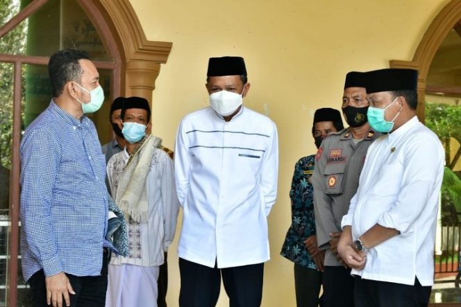 					Bupati Bantaeng Bersama Gubernur Sulsel Sholat Jumat di Mesjid Besar Banyorang