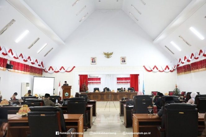 					Sekda Bantaeng Beri Jawaban Pemandangan Umum Fraksi Terkait KUPA-PPAS APBD-P 2020