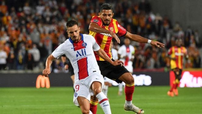 					Paris Saint-Germain tumbang 0-1 di tangan tim promosi, Lens. (Foto: AFP/DENIS CHARLET)