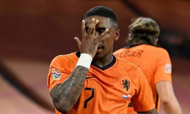 					Penyerang sayap tim nasional Belanda Steven Bergwijn melakukan selebrasi seusai mencetak gol perdananya dengan menjebol gawang Polandia dalam laga UEFA Nations League 2020/21 Divisi A Grup 1 di Stadion Johan Cruijff Arena, Amsterdam, Belanda, Jumat (4/9/2020) waktu setempat. (ANTARA/REUTERS/Piroschka van de Wouw)