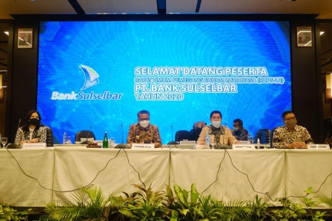 					Gubernur Sulsel saat hadiri RUPS Bank Sulselbar