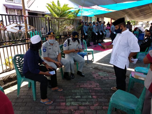 Penyerahan santunan oleh Jasa Raharja Perwakilan Watampone kepada ahli waris korban kecelakaan. (Foto: berita.news/ist).