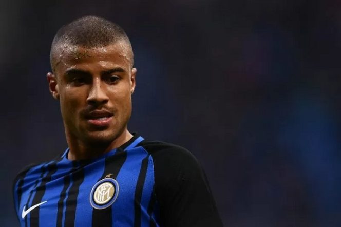 					Gelandang Barcelona Rafinha Alcantara saat menjadi pemain pinjaman di Inter Milan dalam foto 11 Februari 2018. Rafinha menjadi pemain kedua yang direkrut PSG pada tenggat transfer musim panas setelah gelandang bertahan Danilo Pereira sebagai pinjaman dari Porto.(AFP/MARCO BERTORELLO)