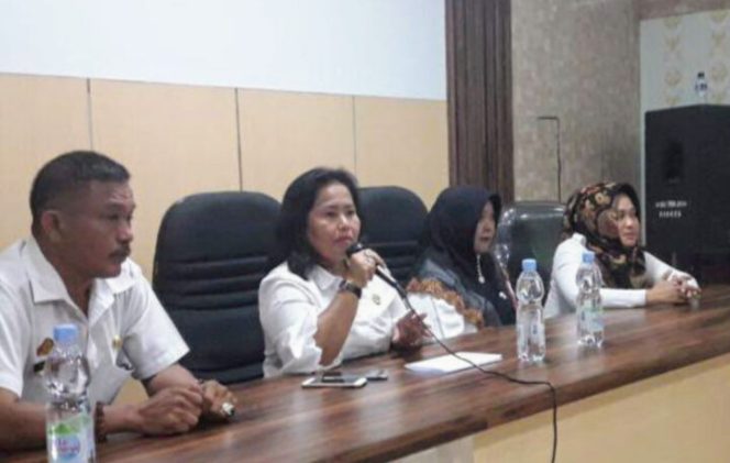 					Kadis Kesehatan Pinrang, Dyah Puspita Dewi saat memberikan arahan