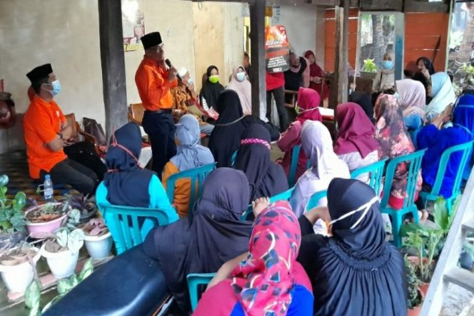 					Hujan-hujanan, Warga Pangkep Antusias Sambut Anir-Lutfi