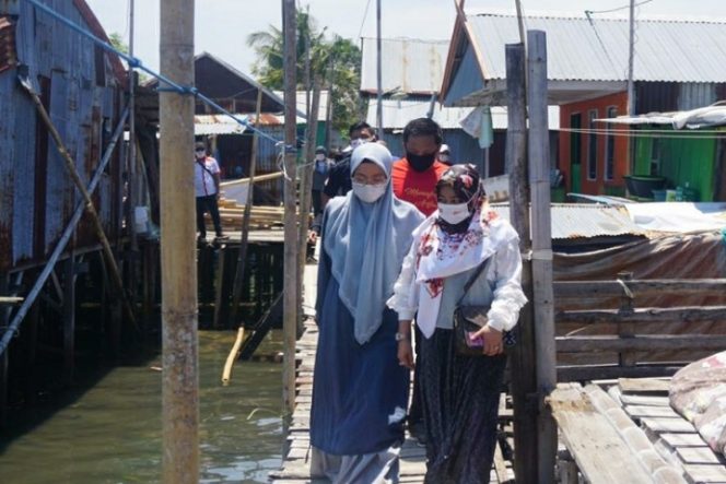 					Melinda Aksa Kampanyekan Appi-Rahman di Kampung Karabba Tallo, Ibu-Ibu Curhat Janji DP Soal Saluran Air Bersih Tak Ditepati