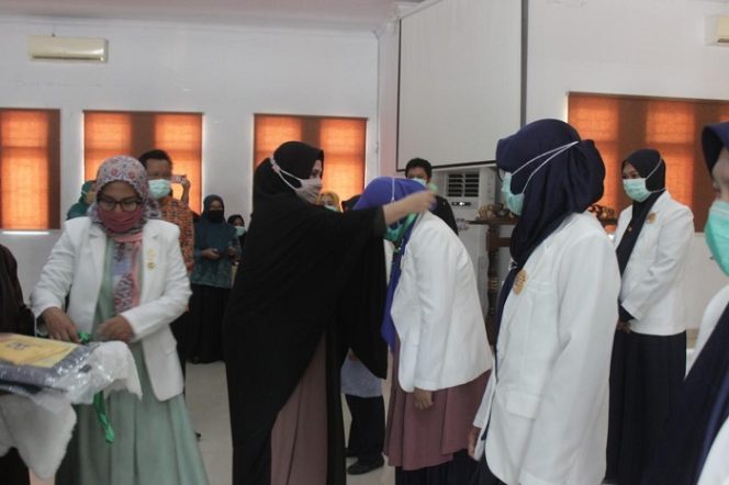 					Ketua TP PKK Luwu Kukuhkan 15 Orang Perwakilan Apoteker Jadi Agent Of Change