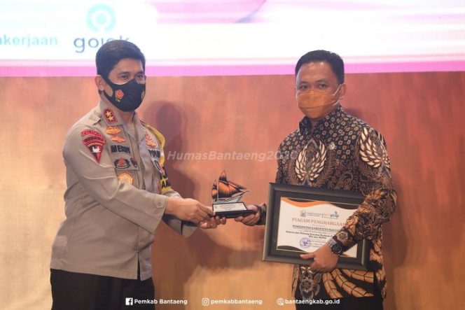 					Pemkab Bantaeng Raih Penghargaan DPMPTSP Terbaik Tahun 2020