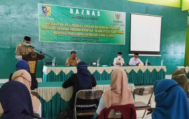 					Bupati Demak HM Natsir membuka pelatihan tersebut, di Gedung IPHI Jogoloyo, Senin (2/11/2020). ()