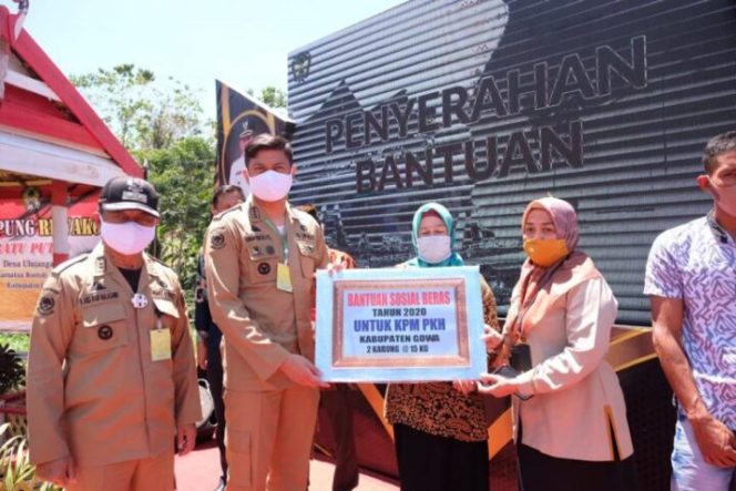 					Kunker di Bontolempangan dan Bungaya, Pemkab Salurkan Bansos Beras Kepada 1.952 KPM