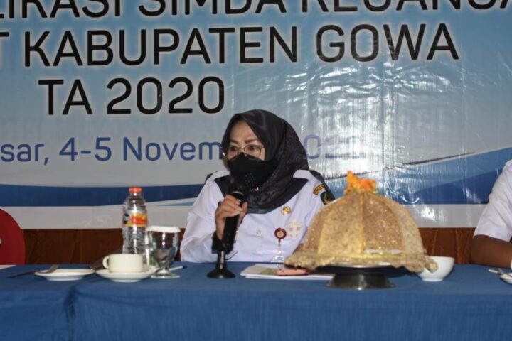 Sekda Gowa, Kamsina saat menghadiri Bimbingan Teknis Pengelolaan Keuangan dengan Aplikasi SIMDA Keuangan tingkat Kabupaten Gowa Tahun Anggaran 2020. (Foto: berita.news/Putri).