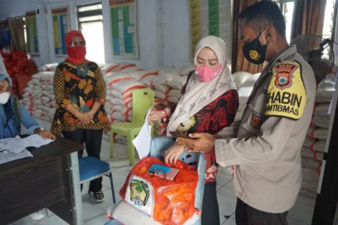 					Pj Sekda Gowa Memantau Penyaluran JPS di Desa Bontoala