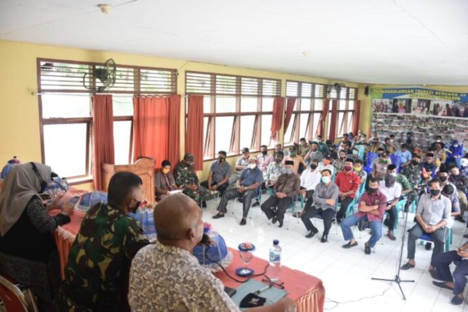 					Kamsina Harap Petani di Gowa Gunakan Pupuk Bersubsidi Secara Tepat