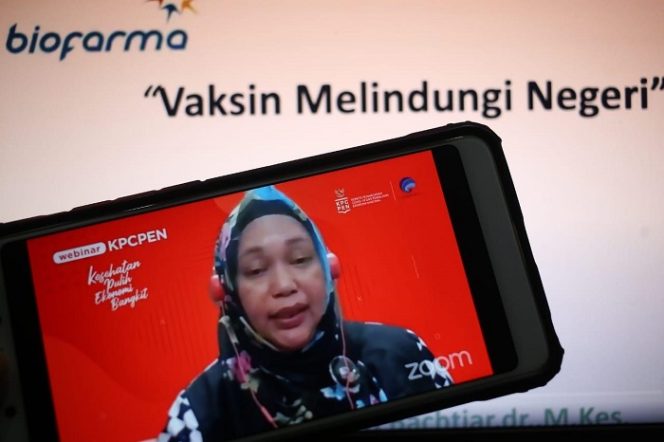 					Kepala Divisi Surveillans dan Uji Klinis Bio Farma, Dr. dr. Novilia Sjafri Bachtiar, M. Kes dalam webinar KPCPEN dengan tema Pengembangan vaksin merah putih melindungi negeri di Jakarta, Rabu, 11 November 2020. ()