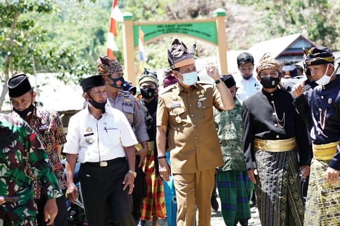 					Buka Kegiatan FPK, Bupati Luwu Disambut dengan Adat Makawa Siteba