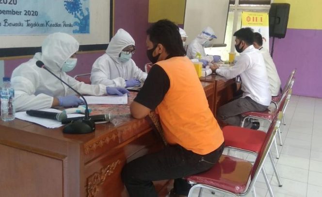 					Bawaslu Kabupaten Demak, Jateng, menggelar rapid test massal terhadap ratusan jajaran pengawas pemilihan, mulai dari tingkat kabupaten, kecamatan, hingga desa, Rabu dan Kamis (4-5/11/2020).