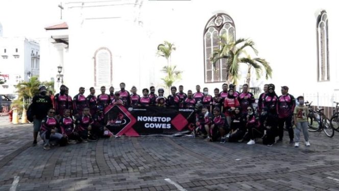 					Smartfren menggelar Gowes Asik Smartfren Bareng Outlet dan Distributor (Gasbro) di Kota Semarang, Minggu (8/11/2020). ()