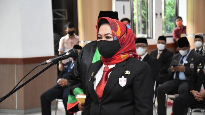 Pelantikan Kamsinah sebagai Sekda Gowa. (Foto: berita.news/ist).