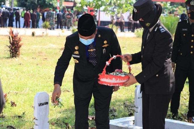 					Peringati Hari Pahlawan, Bupati Luwu Pimpin Upacara dan Tabur Bunga di TMP Belopa